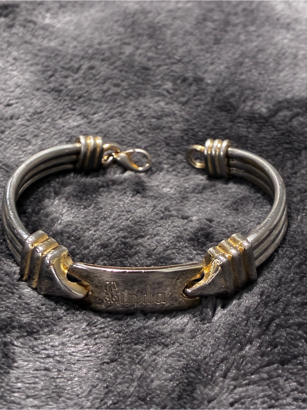 Personalized Silver-Tone Nameplate Bracelet with Linda Engraving - Picture 8 of 10